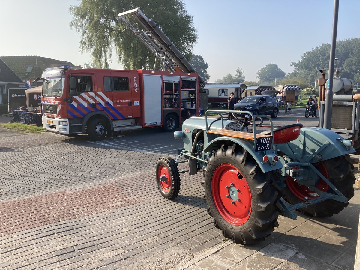 Even een waterbassin vullen voor de sleepbootdagen in #Akkrum.