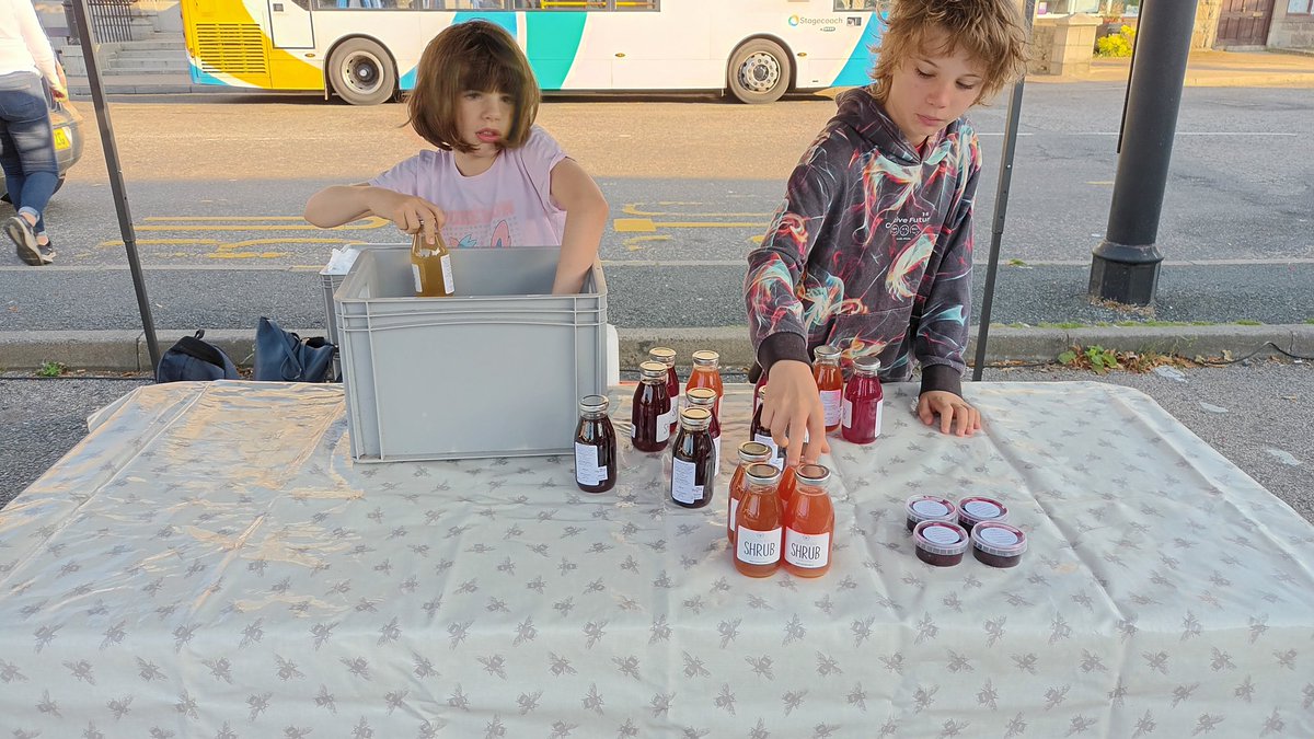 Two lovely helpers setting up for me today! Mr Udny Provender is up in the Highlands getting the bees ready to come back after their working heather holiday, and the rest of team UP are at Inverurie Farmers Market. Here until 1pm.