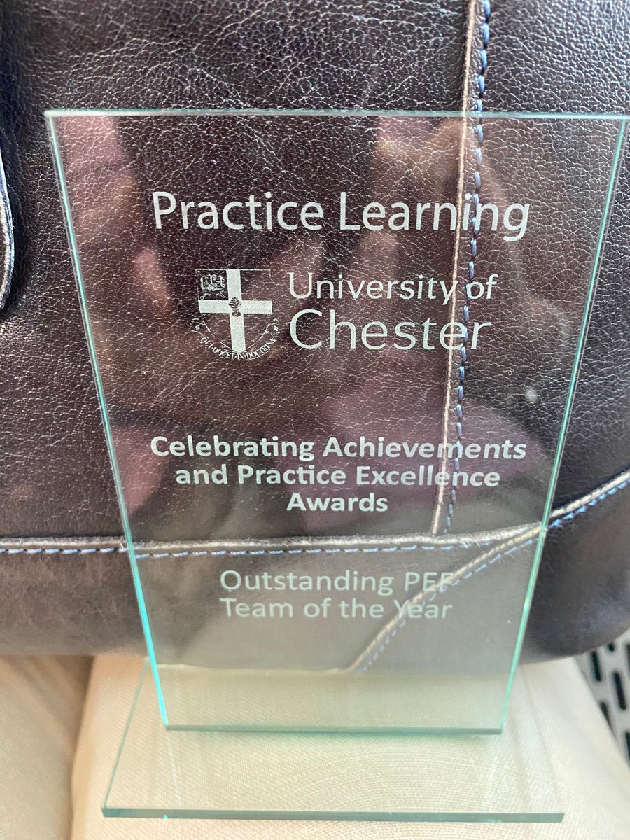 🏆 We won PEF team of the year voted by students of @FhscChester @uochester 
An honour and a privilege ✨😍 @racharmstrong70 @sathNHS @SaTHEducation @SaTHImprovement @donnaclark3 @UoC_TNA_TAP