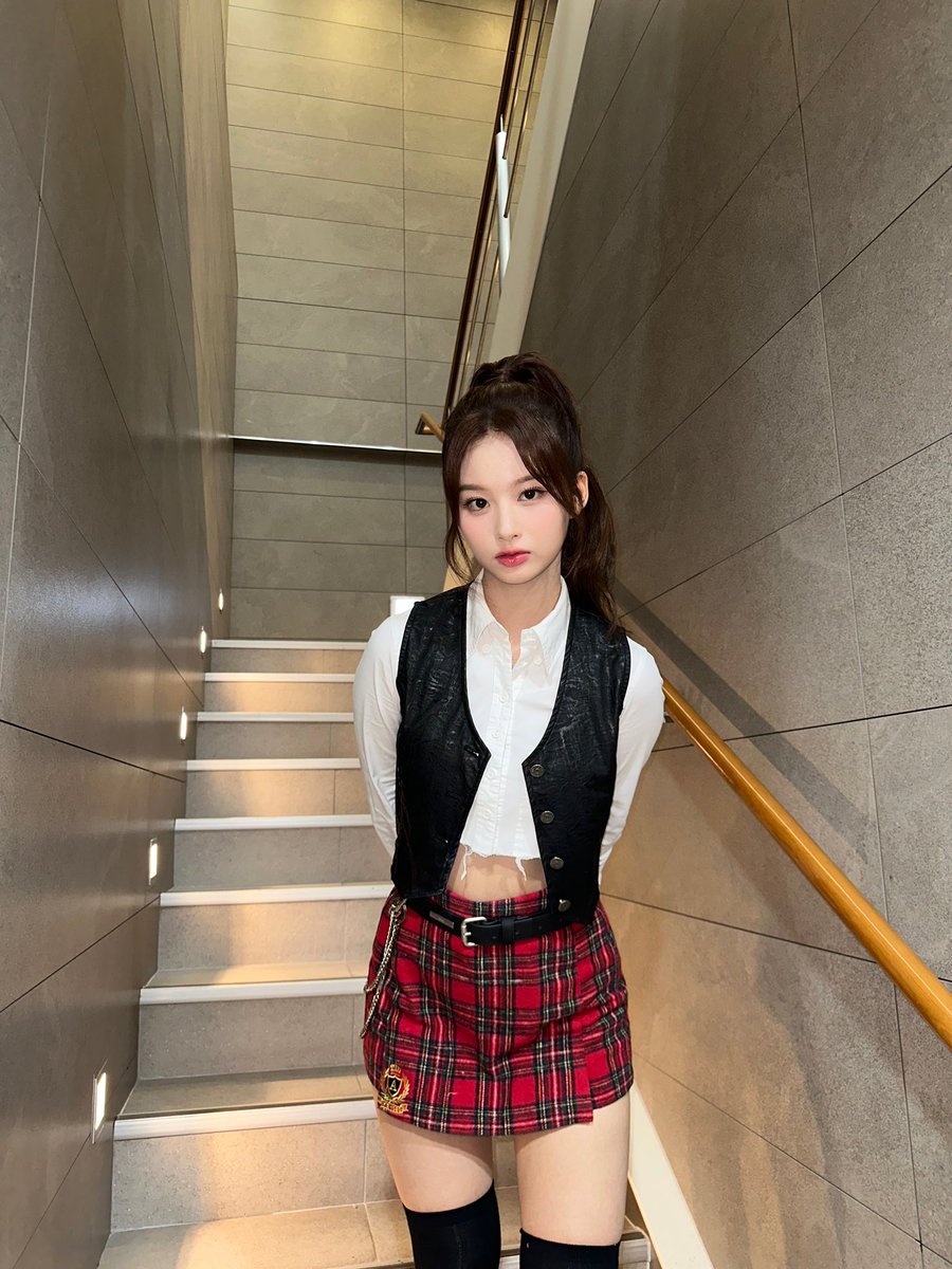 [📸] 230909
MBC 쇼! #음악중심

오늘의 🦌설윤이🐰는
음중 페스티벌에서 가장 빛나는✨
아기펑키락스타걸🎸⚡️

#NMIXX #엔믹스
#설윤 #SULLYOON