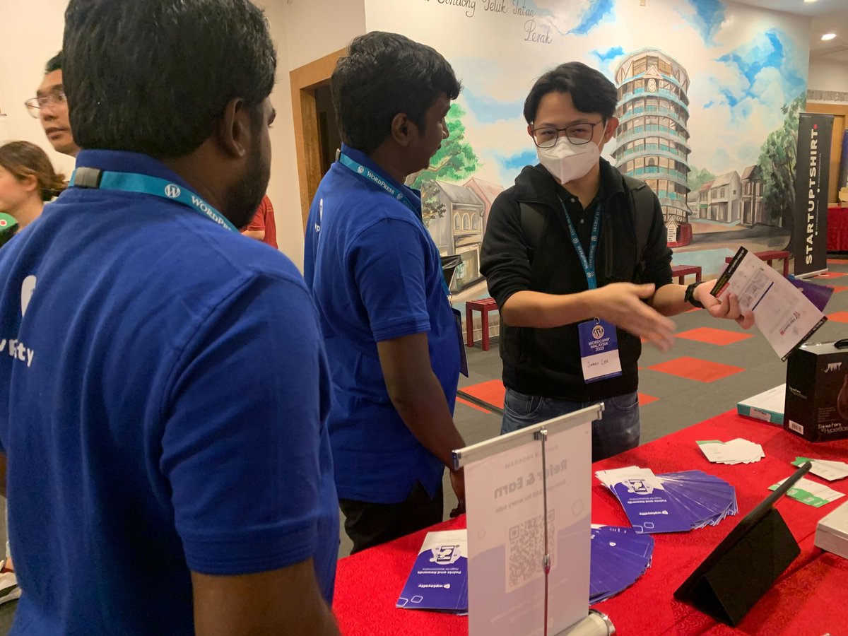 wployalty_'s tweet photo. 🎉Live from #WordCamp Malaysia - We're not just talking; we're listening and learning from YOU!🔄

⏳Could today be your lucky day?🎁Our #LuckyDraw registration closes at 4:30 PM

📍So why wait? Grab Soon
#wployalty #WordCampMalaysia2023 #wcmy #wcmy23 #wordcampmalaysia https://t.co/dr36G0s85a