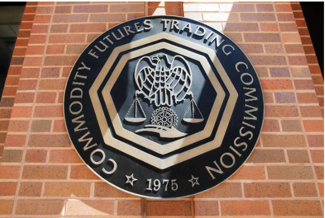 Quang2504's tweet photo. 💥#CFTC buộc tội 3 dự án #DeFi gồm #Opyn, #0x và #Deridex tiến hành giao dịch phái sinh trái phép
➡️CFTC cho rằng cả ba nền tảng trên đều sử dụng blockchain và smart contract làm công cụ để tiến hành hoạt động giao dịch.
1/2 https://t.co/M5uEsxFIU3
