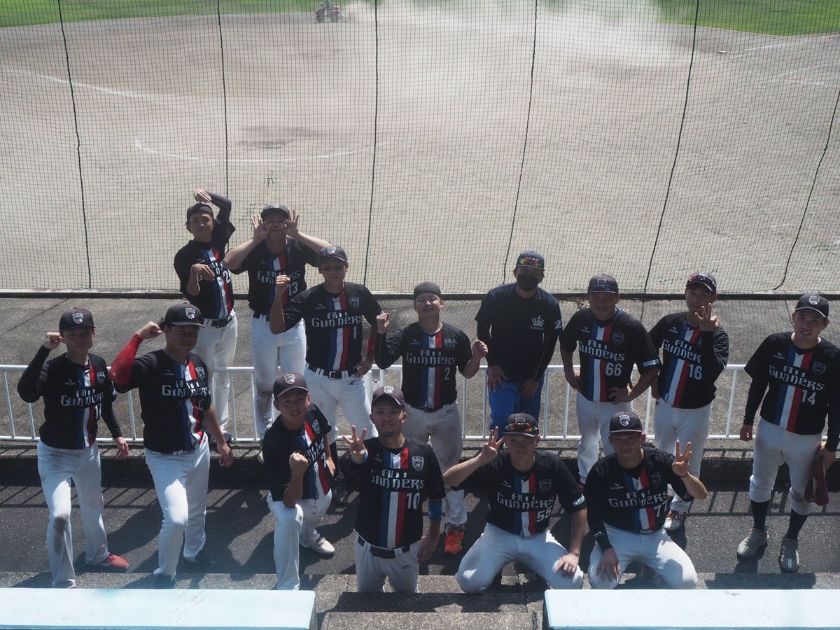 all_gunners's tweet photo. 9月9日　第27回新庄最上地区実業人野球大会
決勝戦
対FBS様　2ー1 win○ 
先制され、後半まで追う展開が続きましたが、髙橋(恒)のエンドランで追いつき、相手の守備の乱れから逆転し優勝しました🏆
10月の県大会も頑張ります！
#祝3連覇達成
#ヒヤヒヤ展開 
#のすけー！
#しゅん！ 
#地方球場の魔物 https://t.co/rfz2gC7SCV