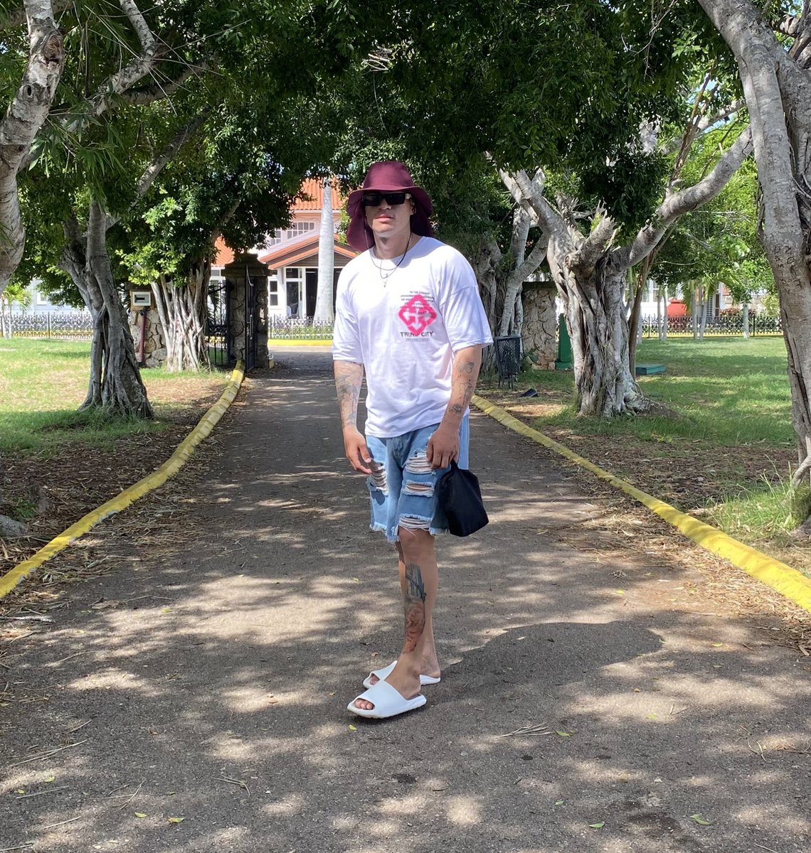 Gus_Guach's tweet photo. White 🤍 https://t.co/6oK7JlUCVC