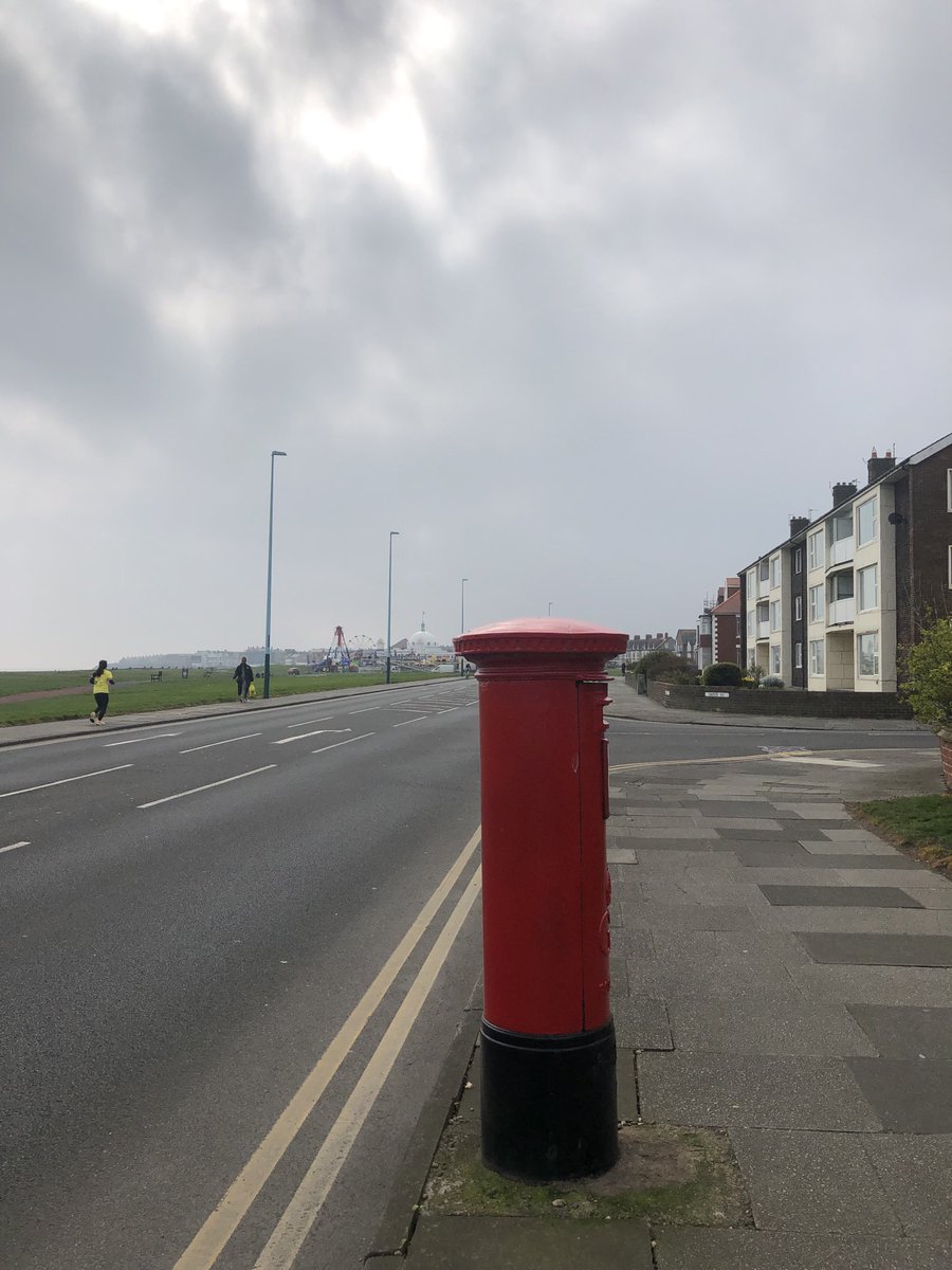 JanHAlder's tweet photo. #postboxSaturday.Whitley Bay at Easter. https://t.co/v2umhdnRxP