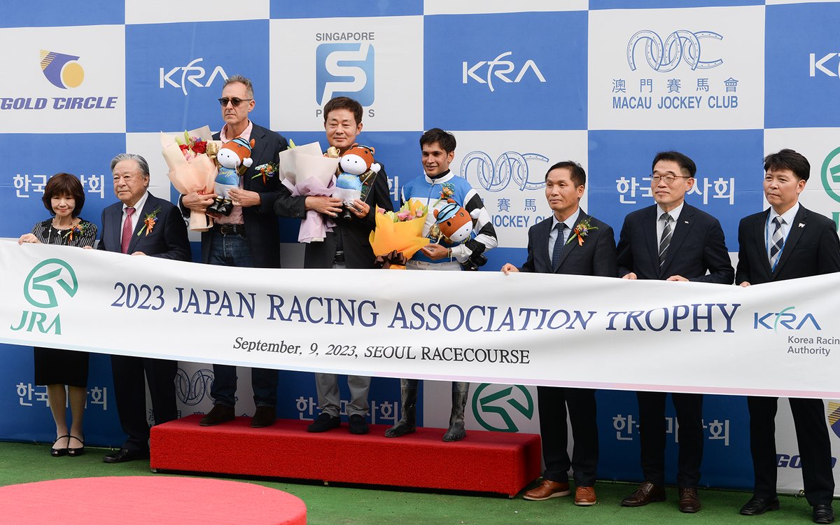 Johan Victoire and Luigi Riccardi after Namsan Sidae's JRA Trophy win