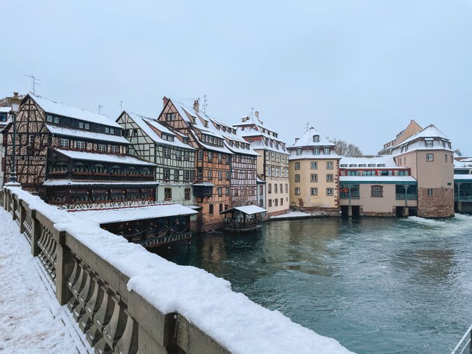 #SaturdayTravel Франц, Германы хил дээр оршдог Страсбүрг хотод Европын парламент (27 улсын 450 сая иргэдийг төлөөлдөг 705 гишүүнтэй) болон 46 улсын Хүний эрхийн хамгаалагч болсон Европын зөвлөлийн төв байр байрладаг. Уг хотод 12-р сард Ноэл буюу зул сарын үзэсгэлэн худалдааны