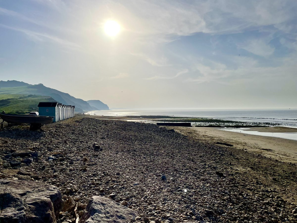 hellospacething's tweet image. Good morning, from Charmouth beach 💛

Let’s go fossil hunting…

#Charmouth #Dorset #JurassicCoast #beach #fossils