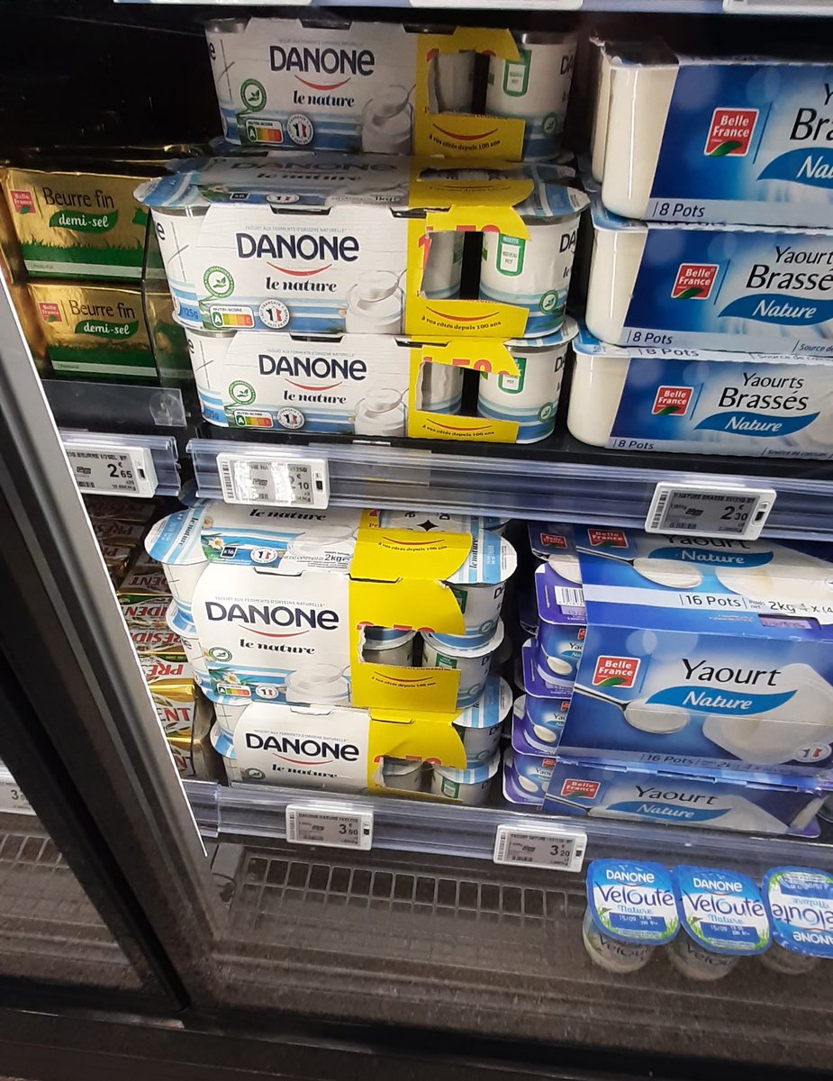 En proximité. Pas certain que Danone ait imaginé ce scénario… Découper le pack pour faire disparaître le prix (et vendre beaucoup, beaucoup plus cher…). Bon esprit 😂😂

SAMEDI CONSO >> olivierdauvers.fr/2023/09/09/sam…
[ Et tant pis si ça pique 🌶️🌶️ ! ]
