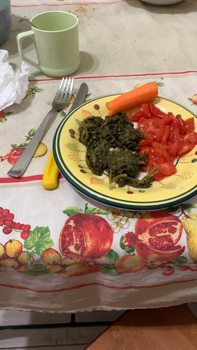 tu avresti la forza di fare colazione così? lurida scimmia indisciplinata