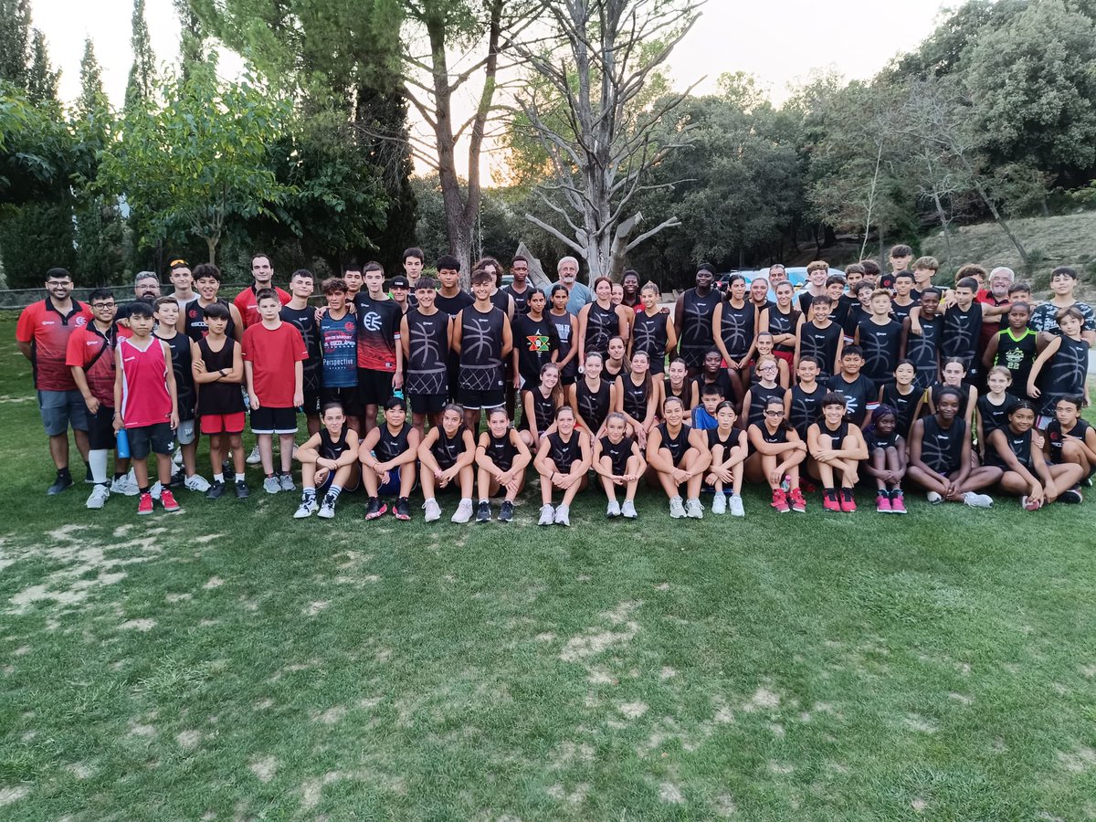 cbescolapies's tweet photo. 🏀 Des d'ahir, 80 jugadors i jugadores del CB Escolàpies, estaran a 'El Collell' gaudint de l'Stage de pretemporada!
3 dies de convivència, treball i diversió! 💪🏼🖤❤️ Som-hiiiii!
#cbescolapies
#viuelbasquetenvermell
#negreiroigsonelscolors
#elcollell https://t.co/c9Kd5od8Q6