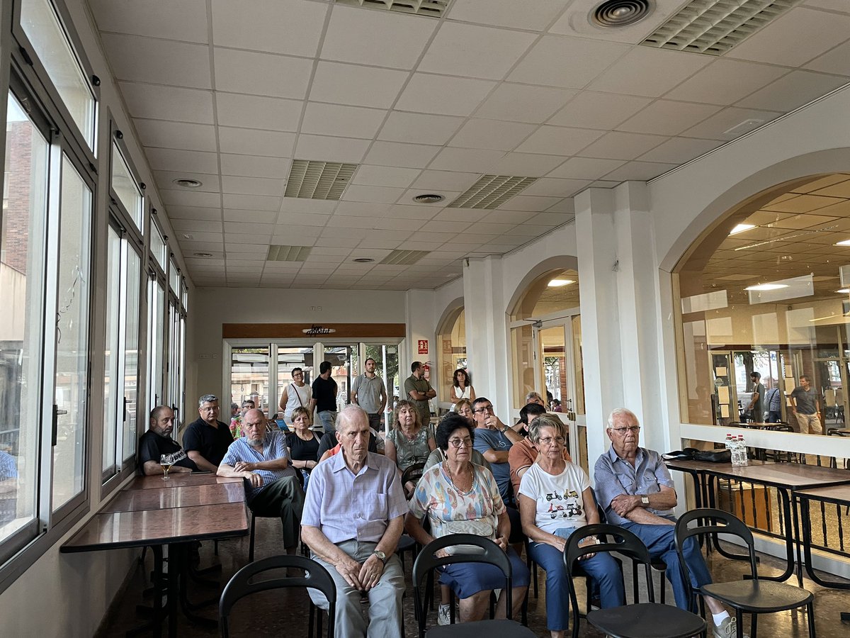 ancalcover's tweet photo. Moltes gràcies @AgustiAlcoberro per la magnífica xerrada i al @Cercleamics per acollir-nos en aquesta nova etapa. https://t.co/DH56Rq3Fhx