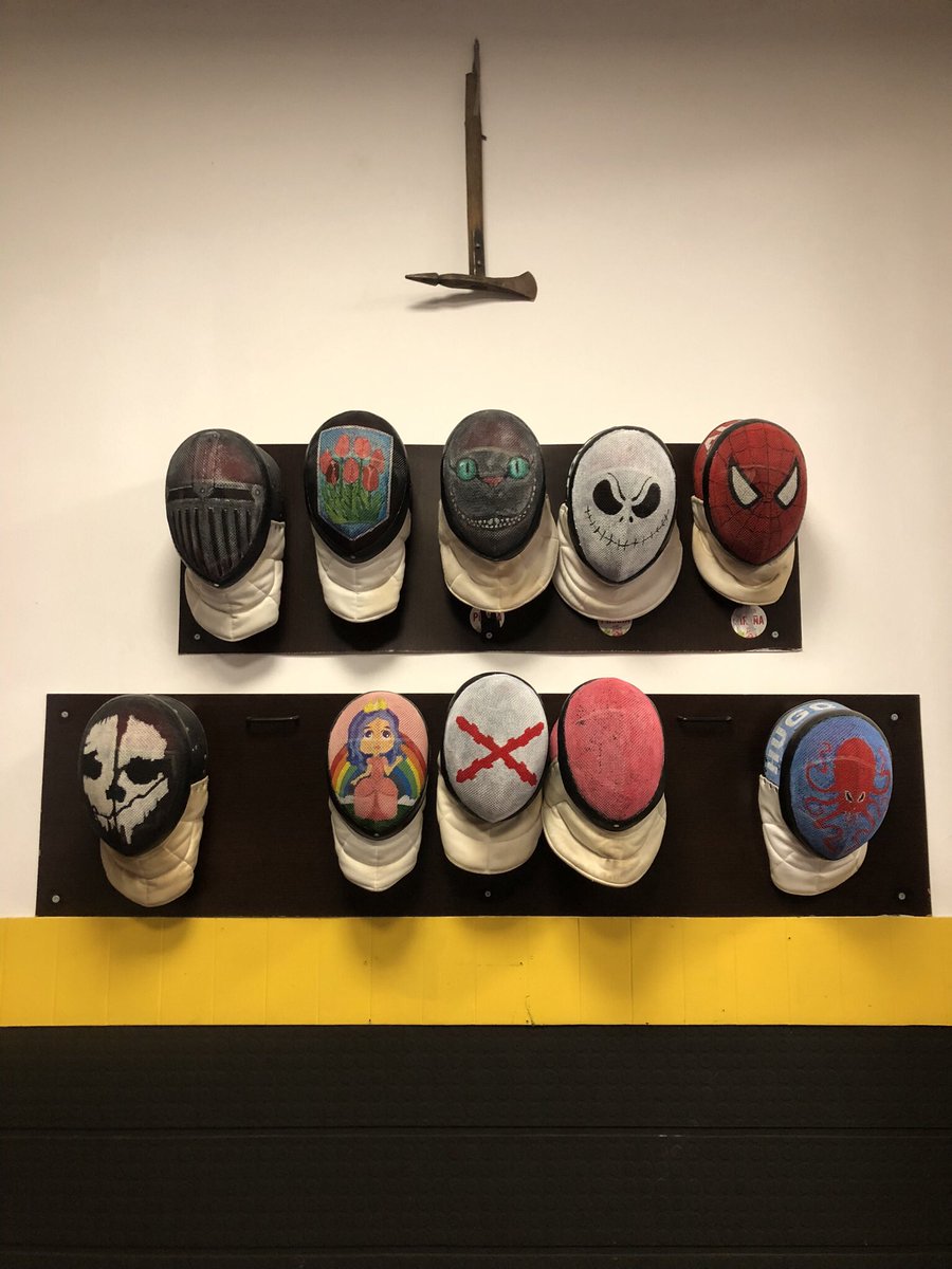 Empezamos la temporada con una nueva incorporación al club, la cruz de San Andrés para mini Rafa, una careta muy especial para un gran espadista. @lcustommasks #soydelasala