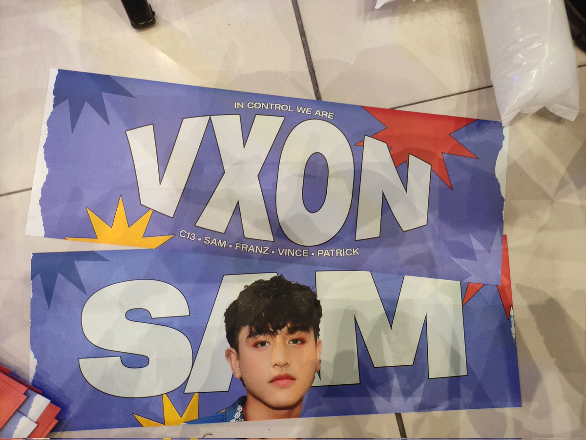 SamSquadOFC's tweet photo. Hey, Squad! We got your cheering kit with us. Approach any of your admins to get these cute banners to cheer VXON.

#RealMeFanFest2023 
#VXON #DareToLeap #VXON_SAM
@vxonofficial @realme_ph https://t.co/erWLD2COOX