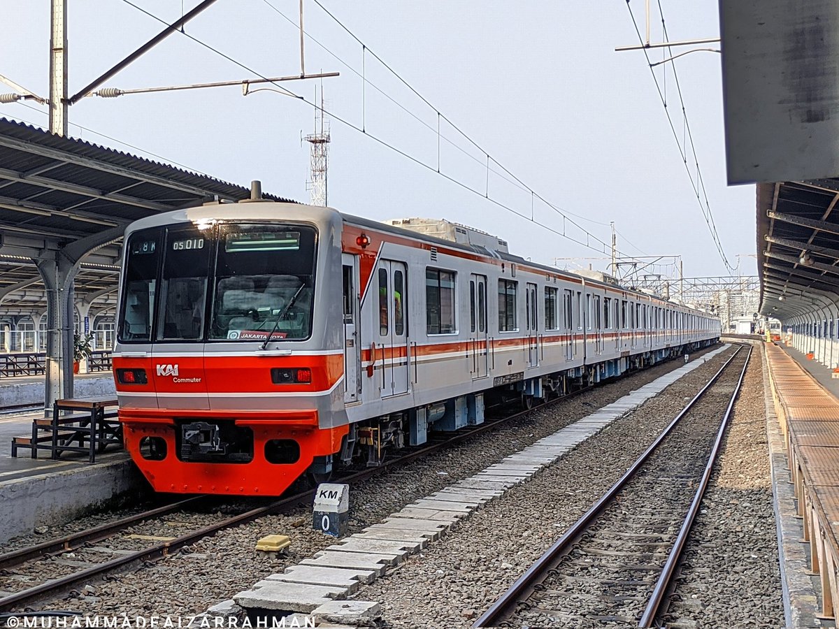 yoasobiloved's tweet photo. #fotosepur #tm05 #tokyometro05 #tokyometro05series https://t.co/wCQKErfSVO