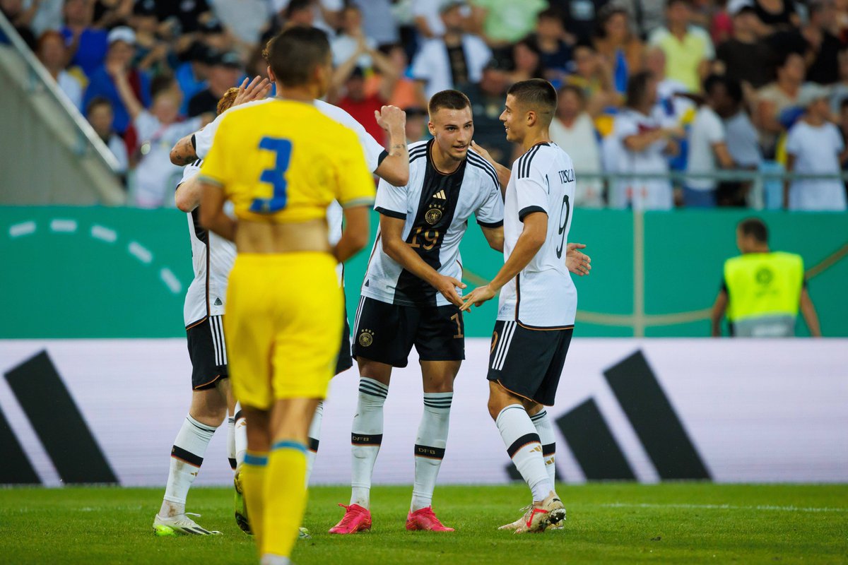 Glückwunsch zum Sieg mit den @DFB_Junioren, Jungs 🙌

Wir sind stolz auf euch! 🔴⚪ #effzeh