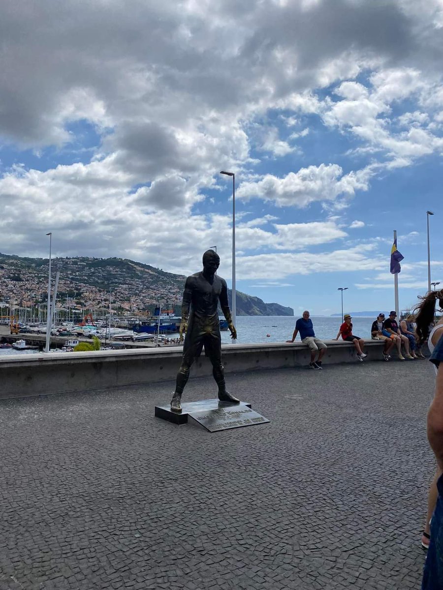 EdwardYip8's tweet photo. Madeira 🌞🌞🌞 
Enjoy my sun and beach 😎😎😎
I have turned black 🌚🌚🌚🌚
Cr7 😃😃 https://t.co/yWdQkKYcMH