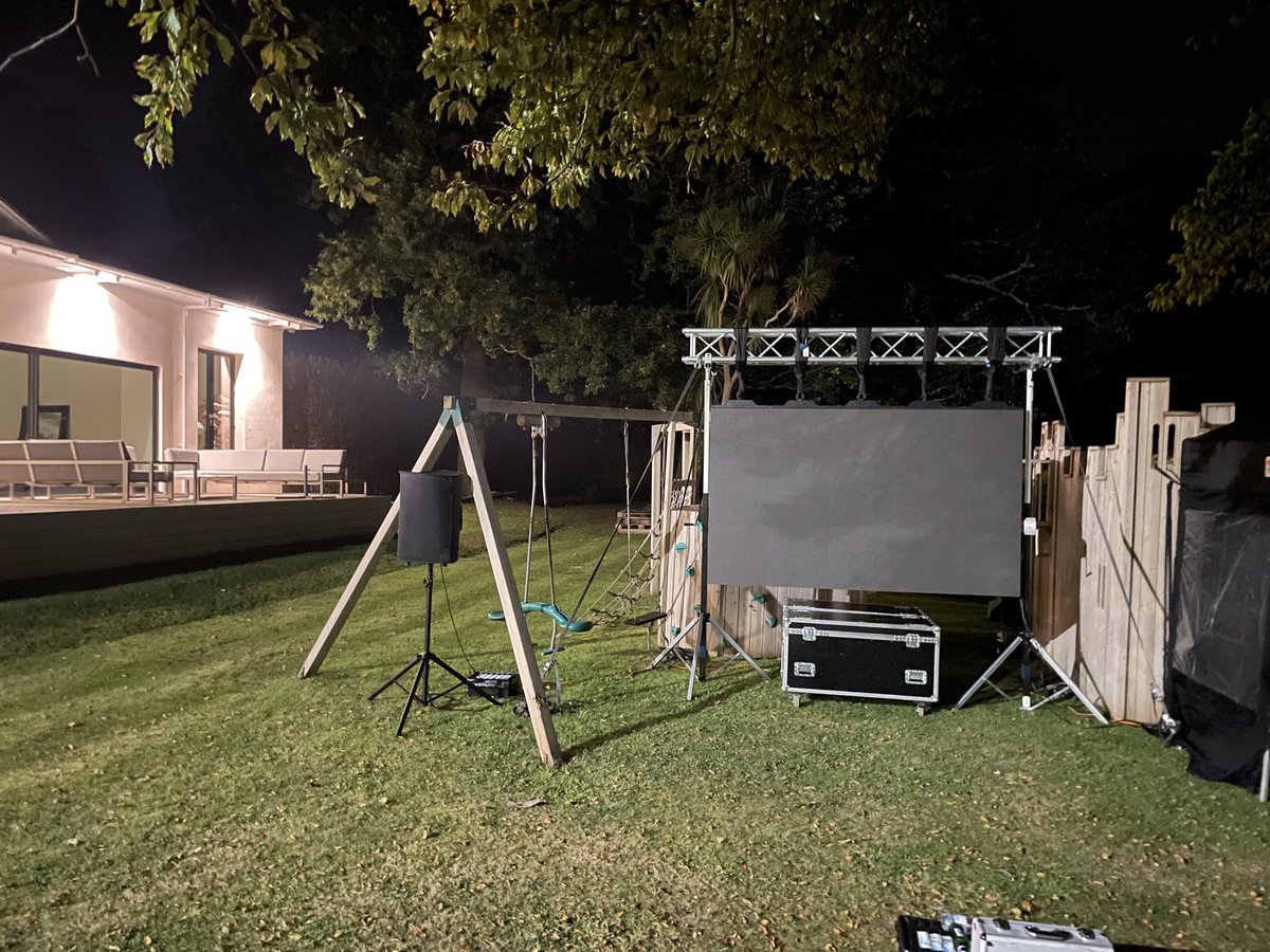 HighRiseproject's tweet photo. Screens out this week for a VIP - NDA says I can’t disclose to much but look at this beautiful setting. Screen was being used for the rugby this weekend. https://t.co/KeXZ6hc9rn