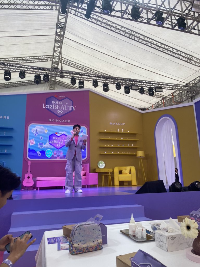 Mararymayy's tweet photo. เริ่มแล้ววว  
#LazBEAUTYLive99xGF https://t.co/ol6dfRjsA9