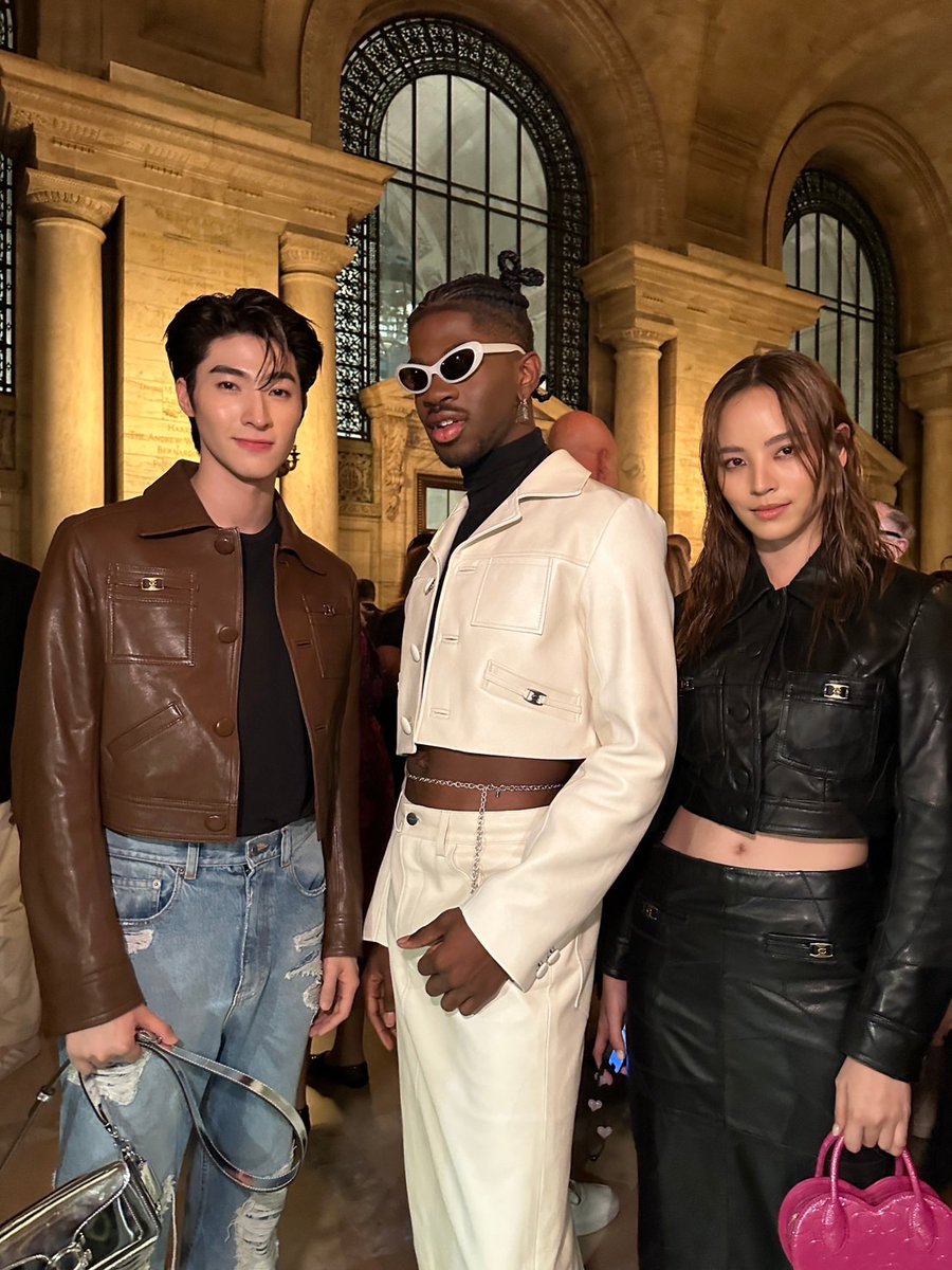 fabmagazineth's tweet photo. #ณิชาณัฏฐณิชา #บลูพงศ์ทิวัตถ์ ร่วมชมโชว์ #CoachSpring24 #NYFW พร้อมถ่ายภาพร่วมกับครีเอทีฟไดเรคเตอร์ #coachny อย่าง #StuartVevers และเหล่าเซเลปอย่าง #ลิลนาสเอ็กซ์ #lilnasx #แทยัง #SF9 #taeyang_0228 #alvinchong123 #glennyqh #pacificagroup #nychaa #blue_pongtiwat #epmagazine https://t.co/lwoVeD7R38