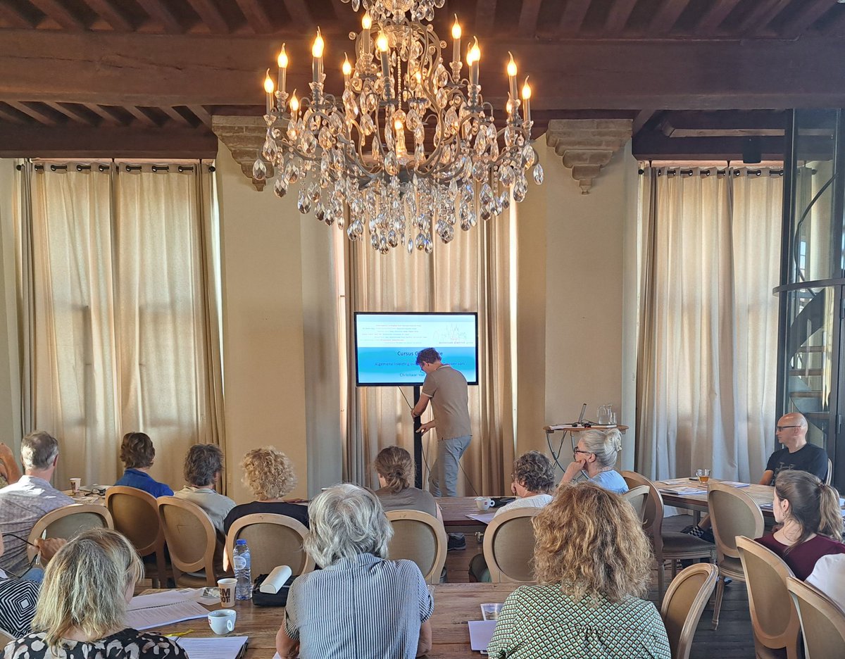 30 deelnemers zijn weer gestart met de basiscursus Goudologie! In 12 weken dompelen ze zich onder in de geschiedenis van onze mooie stad Gouda om daarna de titel Goudoloog te mogen voeren.