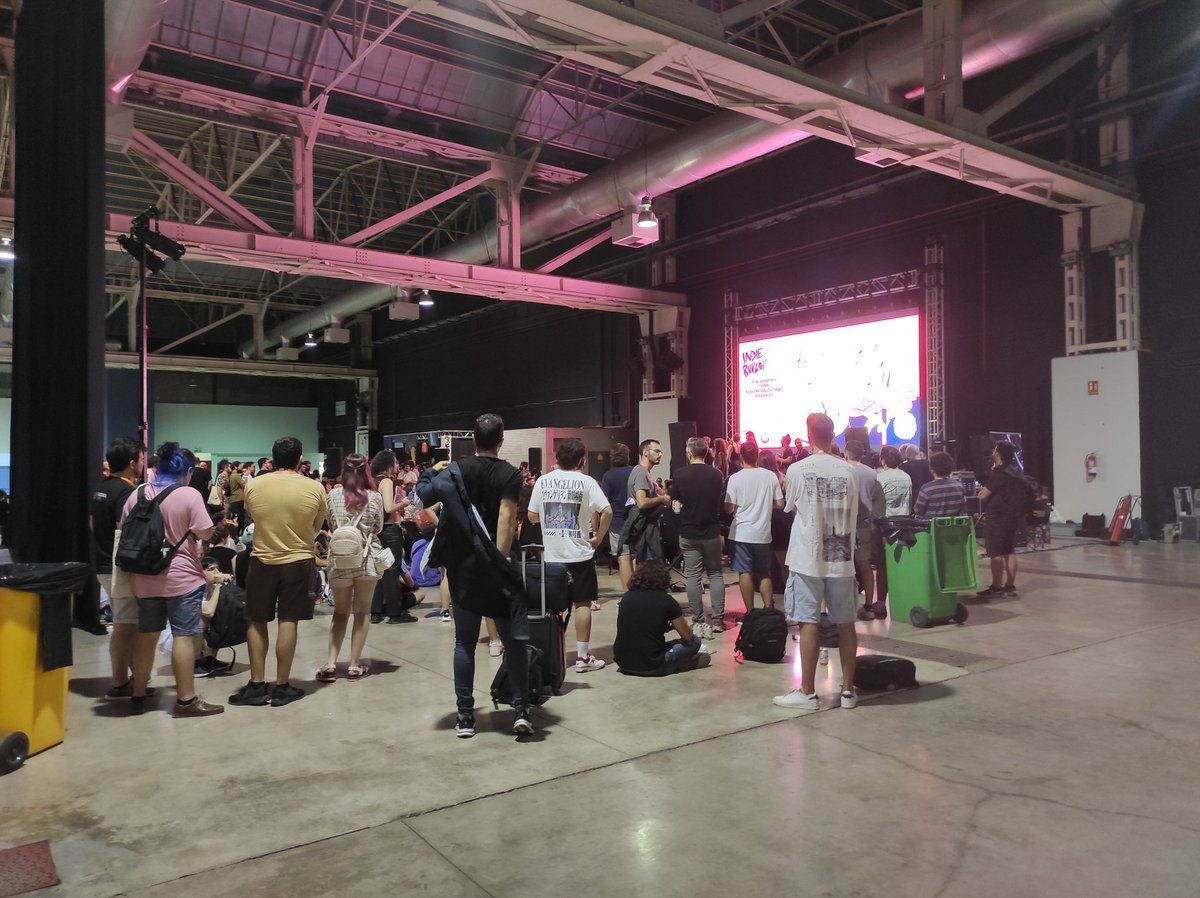 GranJ_dev's tweet image. Ayer dia super divertido con mi home @Pazos_64 y @ChusoMMontero en la @IndieDevDay  conociendo a gente estupenda y proyectos super guapos, a ver como va hoy chumachos!