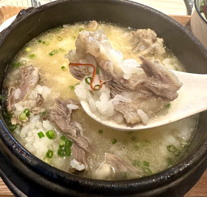 最近忙しくて碌なもの食べてないので美味しいもの食べてきました
牛テールクッパ 