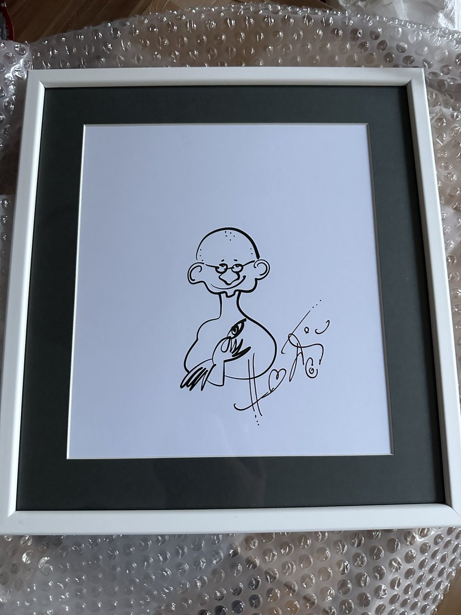 just received my <a href="/EuMalaele/">Eu, Mălăele</a> original with signature. 

choosed this as it looks the closest to the original artist face 😎

thank you, team! 😍

#MultiversXNFTs #MultiversX #EuMalaele