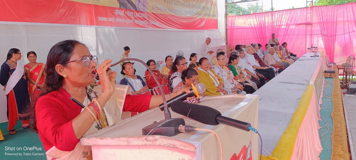 Opening session of 1st National Conference of All India Scheme Workers Federation (AISWF) in Patna demanded state employee status with regular and living wage!#ASHA,#MiddayMeal and #Anganbadi Workers across the country are uniting for their rights and against exploitation!