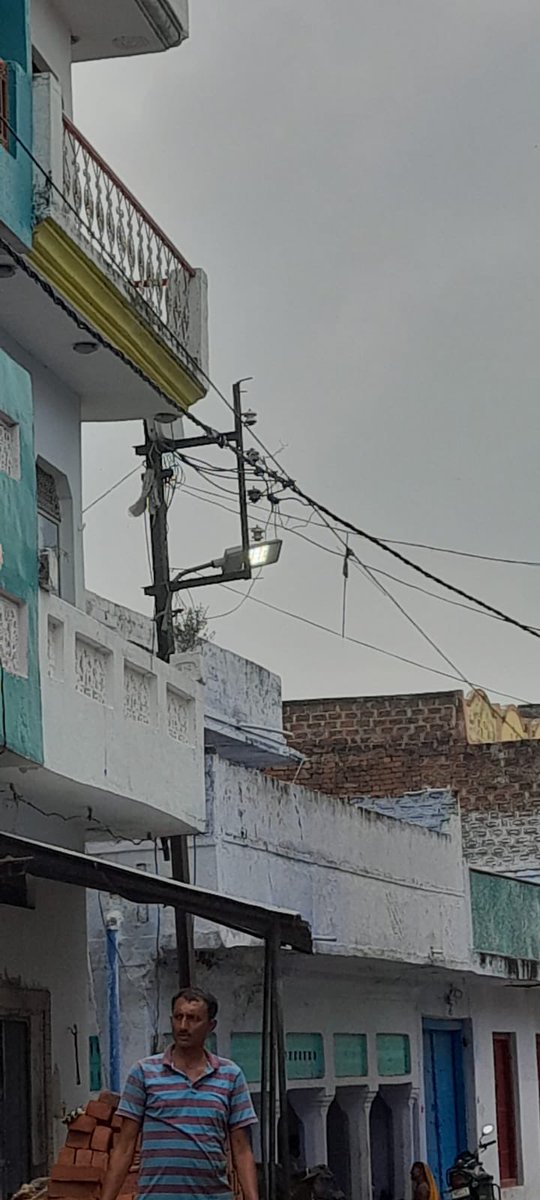 npkishanpur's tweet photo. 440 वोल्ट लाइन फ़ॉल्ट केबिल को सुधार कर प्रकाश व्यवस्था दुरुस्त कर दिया गया है। https://t.co/4a4AZEGlCM