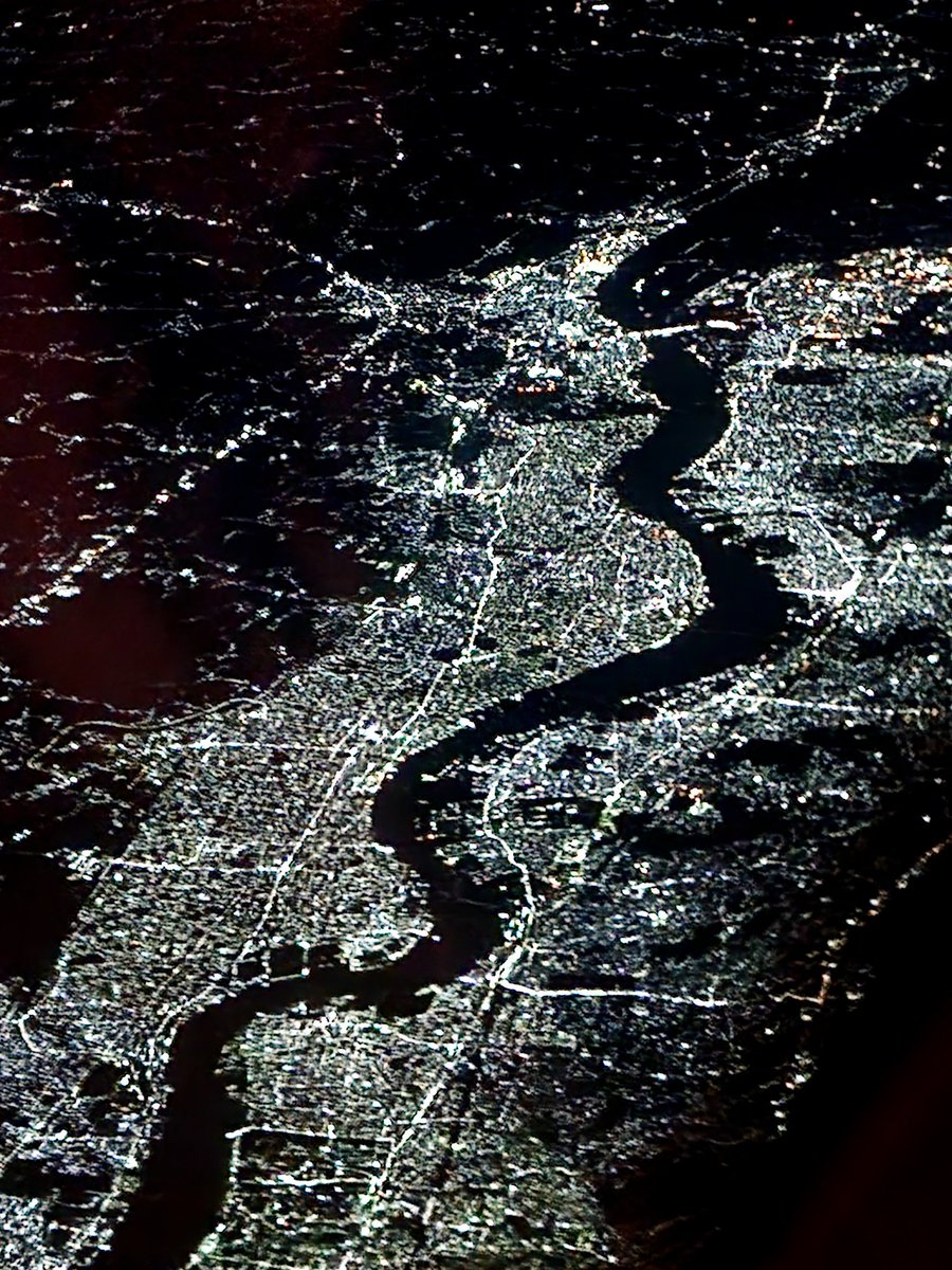 zaxon744's tweet photo. River Hooghly meandering through Kolkata on an unusually clear night
#Overflying https://t.co/vG9Oh9cHMA