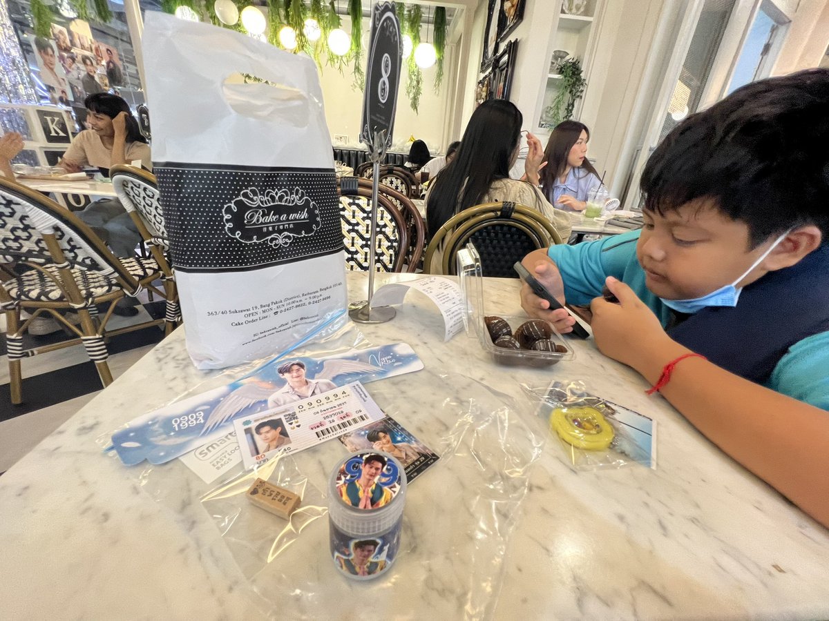 marutnaree's tweet photo. โปรเจคสุดท้ายของวัน เพราะต้องพาลูกกลับเรียนพิเศษต่อ คาเฟ่น่ารัก อยากได้รูปที่ใส่กรอบ ภาพน่ารักไปหมด 
#HBD29thNoppakao 
#MakeAwish29 
#number_9th
#งุ้งงิ้งๆของนพเก้า https://t.co/noZ5UIkGD0