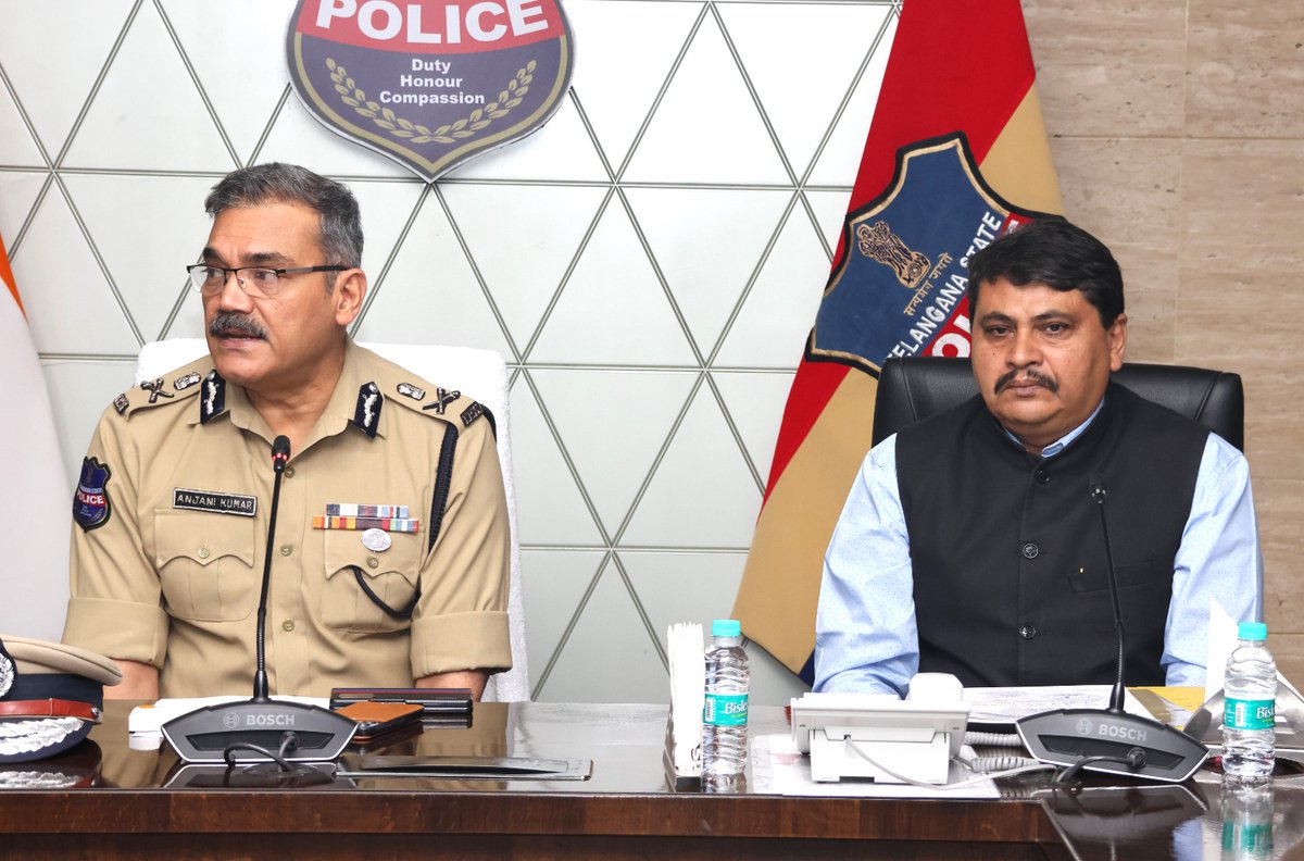 CIDTelangana's tweet photo. #PressNote #Falicitation
@TelanganaDGP Sri Anjani Kumar IPS has felicitated Finger Print Bureau ASIs who secured top 10 ranks in All India board examination for Finger Print Expert conducted by NCRB, MHA,GoI at New Delhi. Telangana CID team of 24 FPB ASIs got top 26 ranks out of 112 participants at the All India Finger print accreditation examination. DGP Anjani Kumar IPS congratulated Addl.DGP CID Mahesh M Bhagwat, IPS and Director FPB Sri M D Tatarao and entire team. Telangana Police remains the best in Police professionalism in India.
#TelanganaPolice
@TelanganaDGP
@NCRBHQ