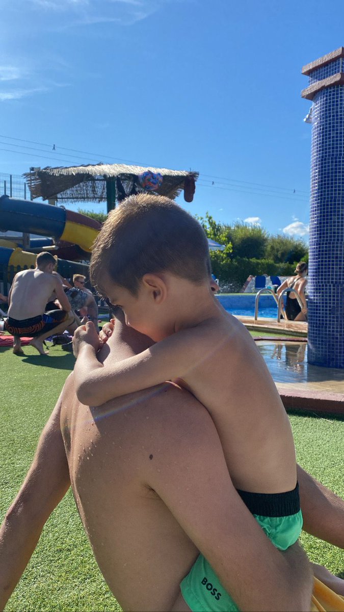 eleternoartu's tweet photo. Queremos más vacaciones 🥲 https://t.co/8Q3ewhWojZ