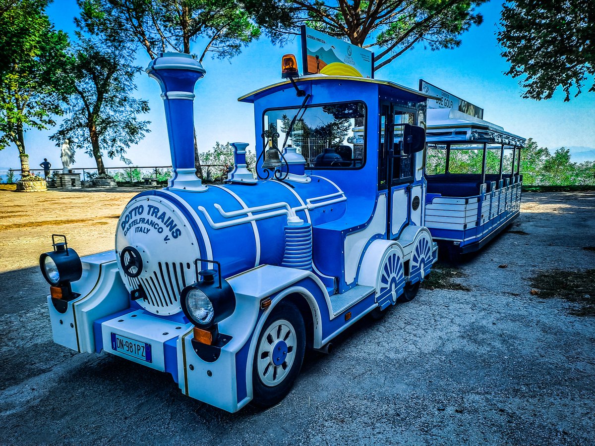 CHO CHOOOO!- All aboard the guiseppe  express 😂🇮🇹🚂🚃 
CHO  CHOOOO😉👌