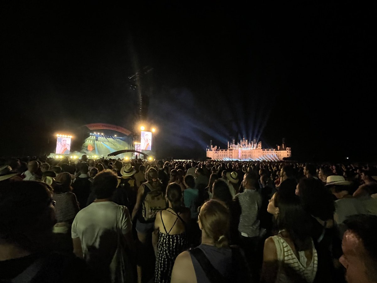 clement41000's tweet photo. Retour d’une soirée grandiose #chambordlive #chateaudechambord
Bravo poto Franck pour le système son mise en place. Du parking le son était nickel.
A Gregory pour la lumière du château. 
Félicitation 😘😘😘 https://t.co/4Njpjenijp