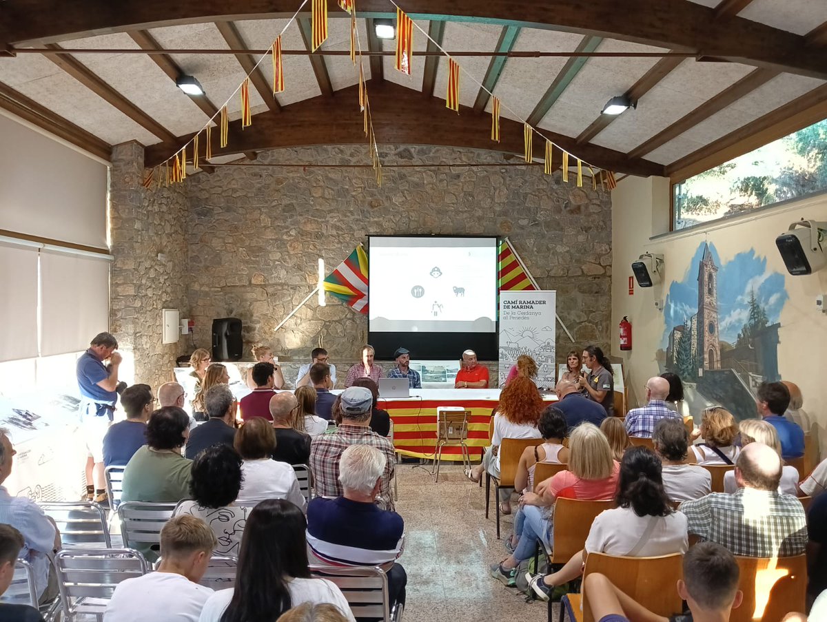 camidemarina's tweet photo. 📢 Ahir, va tenir lloc l'acte inaugural de "Camins de vida: transhumància, patrimoni i territori" a #Urtx 📍Fontanals de Cerdanya.

Gràcies a tots els/les ponents, assistents i entitats que col·laboren i donen suport al projecte.

Molt emocionats d'emprendre la travessa! https://t.co/tntflSXLUy