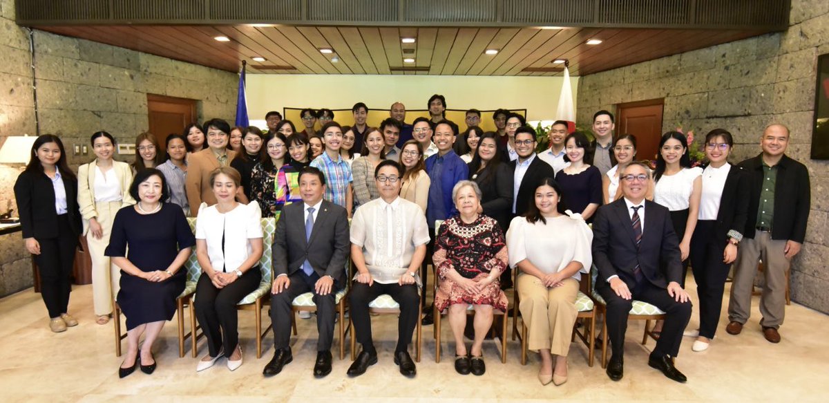 AmbJPNinPH's tweet photo. Soar High and Itterashai to our brilliant Filipino scholars π΅ππ! Take your π―π΅ government scholarship to the #MEXTLevel as your journey begins now. Embrace every moment, learn, and grow. We're cheering for your success! ππ« #StudyinJapan #MEXTScholars #Governmentscholarship https://t.co/FO830Arg9x