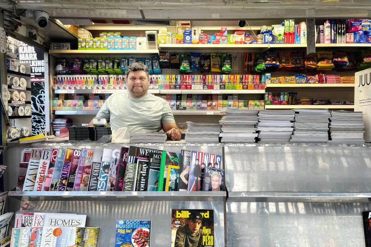 scarabpictures's tweet photo. 9:44am #greatmarlboroughstreet #uk “Read all about it” by @scarab as part of the #24hourproject to support and raise funds for @camerasforgirls For more information visit @24HourProject
#24hr_23 #24hr_23_London #24hr_23_UK #portrait #iphoneportrait https://t.co/3rP7plzyyT