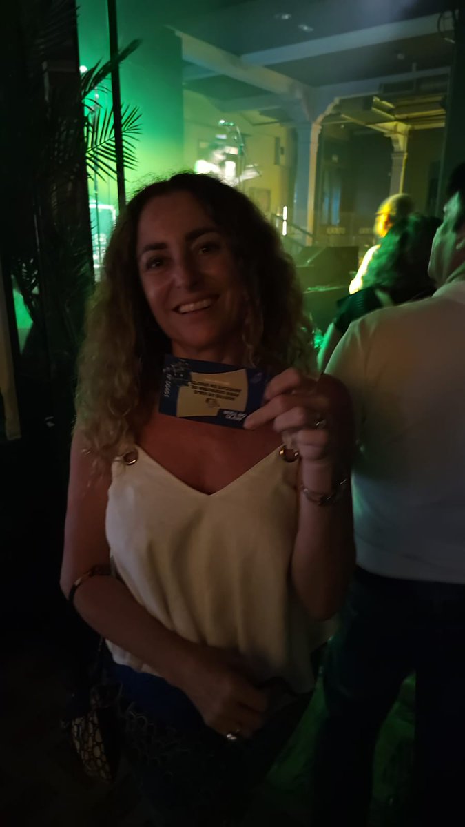 ArrecifeenVivo's tweet photo. Lola se llevó ayer un viajazo al festival (avión, 2 noches de hotel) y Antonella, entradas dobles para el conciertón del 23 de septiembre🙂👏

En https://t.co/sQyYcIMwcV tienes toda la info  👉✨🕺🎸

Hoy, ¡último sorteo en @aguere_cultural! https://t.co/cxVoHatYA2