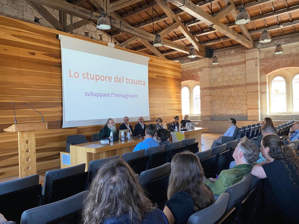 Oggi, 9/9 al Polo Santa Marta #Univr, si sta svolgendo il Talk conclusivo di "TANK2. Sviluppare l'immaginario. Appuntamenti con la #fotografia" (iniziativa inserita nel Festival #Grenze Arsenali fotografici 2023) <a href="/FestivalGrenze/">Grenze-Arsenali Fotografici</a>