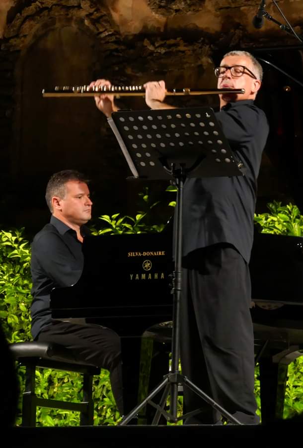 NochesAlcazar's tweet photo. 📸✨ Imágenes de la actuación de anoche de Vincent Morellò &amp; @tcogato  en los Jardines del @SevillaAlcazar 🎹🪈🎶 (© Actidea) +fotos en Facebook
#NJRA https://t.co/LUoug06hIK