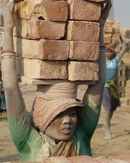Punitjainindia's tweet photo. ईंटों का वजन और बढ़ा दो साहब,
घर पर मेरे बच्चे ने आज खिलौनों की फरमाइश की है!😌
#photography #G20India2023 #G20SummitDelhi #Bharat #PMModi #VikramRathore #Jawan #photographylovers #PositiveEnergy #life https://t.co/RLAfZDo6gP