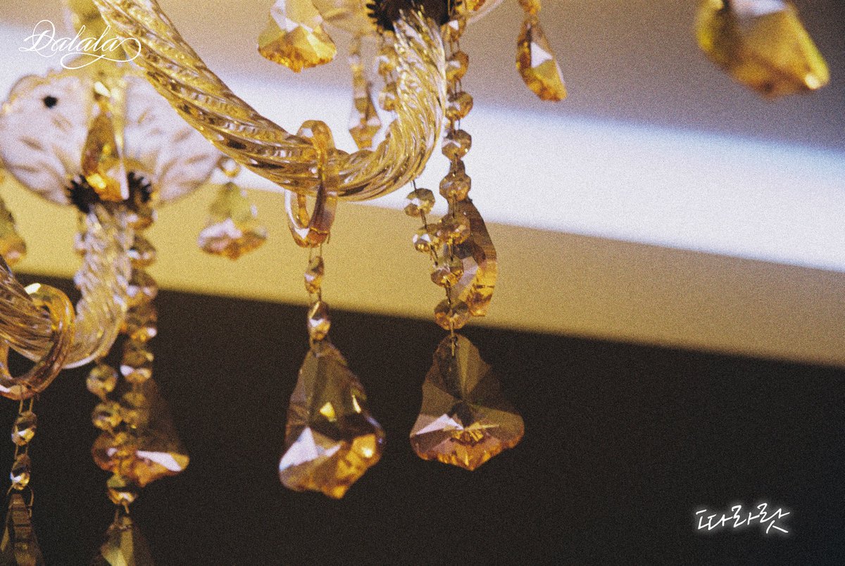 [#유주의시선]

YUJU 2ND DIGITAL SINGLE

▫ 따라랏 (DALALA) SPOILER ▫

✨ 따라랏 ✨

#YUJU #유주 #따라랏 #DALALA