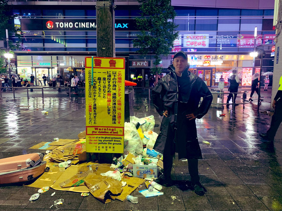 otokogi_rui's tweet photo. 僕はポイ捨てをする人間でした。
自分が捨てたゴミの後始末なんて
考えたこともなかったです。
いま自分が拾う立場になって
分かったことは誰かがやってくれる
だろうと勘違いしてたこと。
その誰かが汗水垂らして片付けて
くれている事に気づきました。
掃除やゴミ拾いをしてる人を
よく見ますが当たり前じゃないです。