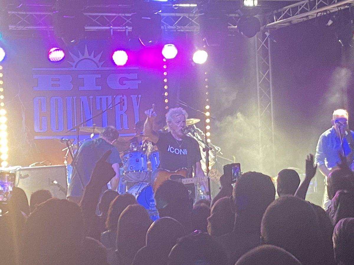 InTheCrowdUK's tweet photo. Another trip up from Berwick for an event at @macartscentre , Galashiels, this time with @BigCountryUK . Such a great venue and people 👍#macarts #galashiels #bigcountry #thecrossing https://t.co/41JzpLCa6t