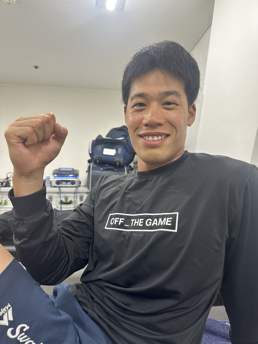 ハイ！
先頭打者初球ホームラン！
やっぱり勢いが違いますね！
明日もお願いします。
＃さあ行こうか
＃swallows
＃塩見泰隆