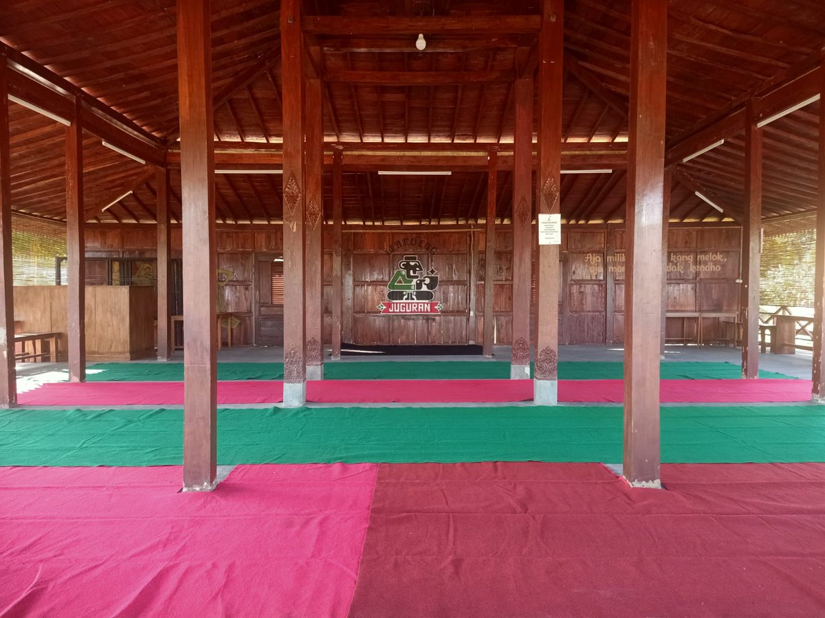 JuguranSyafaat's tweet photo. Persiapan Juguran Syafaat edisi September 2023 malam ini di Pendopo Waroeng Juguran dengan tema "IKUT TIDAK LEMAH". #JSSept https://t.co/QeucwlSS0B