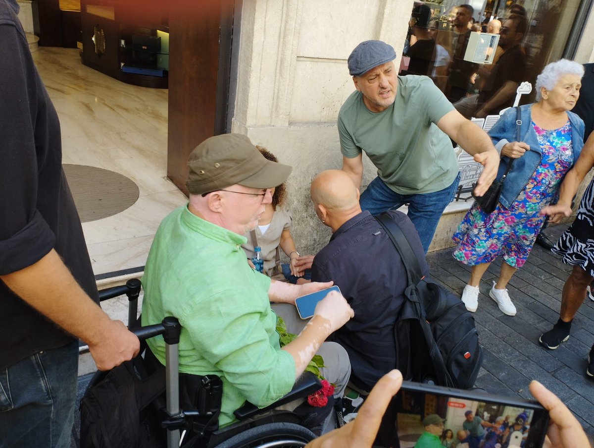 Polis Cumartesi annlerini/insanlarını gözaltına aldı. Müdahaleden sonra bir katılımcı fenalaştı. <a href="/gergerfirat/">Gerger Fırat Gazetesi</a> #CumartesiAnneleri963Hafta