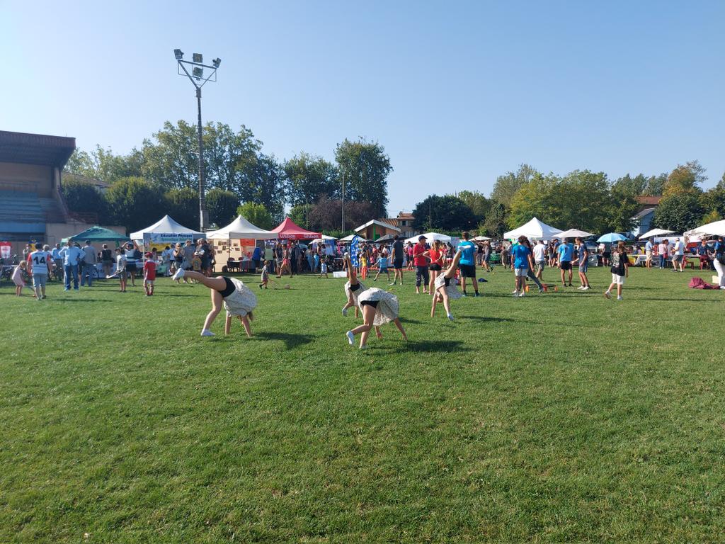 EricRollandin's tweet photo. Forum des associations à Lombez, belle affluence pour de nombreux stand de diverses associations ! Le Val de Save est dynamique ! #Gers #Associations #Lombez #ValdeSave @RibesYvette @LeGers32 @pmartin_32 @CDTLgers https://t.co/9zkmgtMwEs